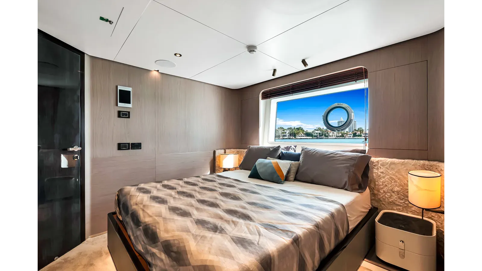 Buy a CLOUD 9 Grande 27 METRI at Shestakov Yacht Sales