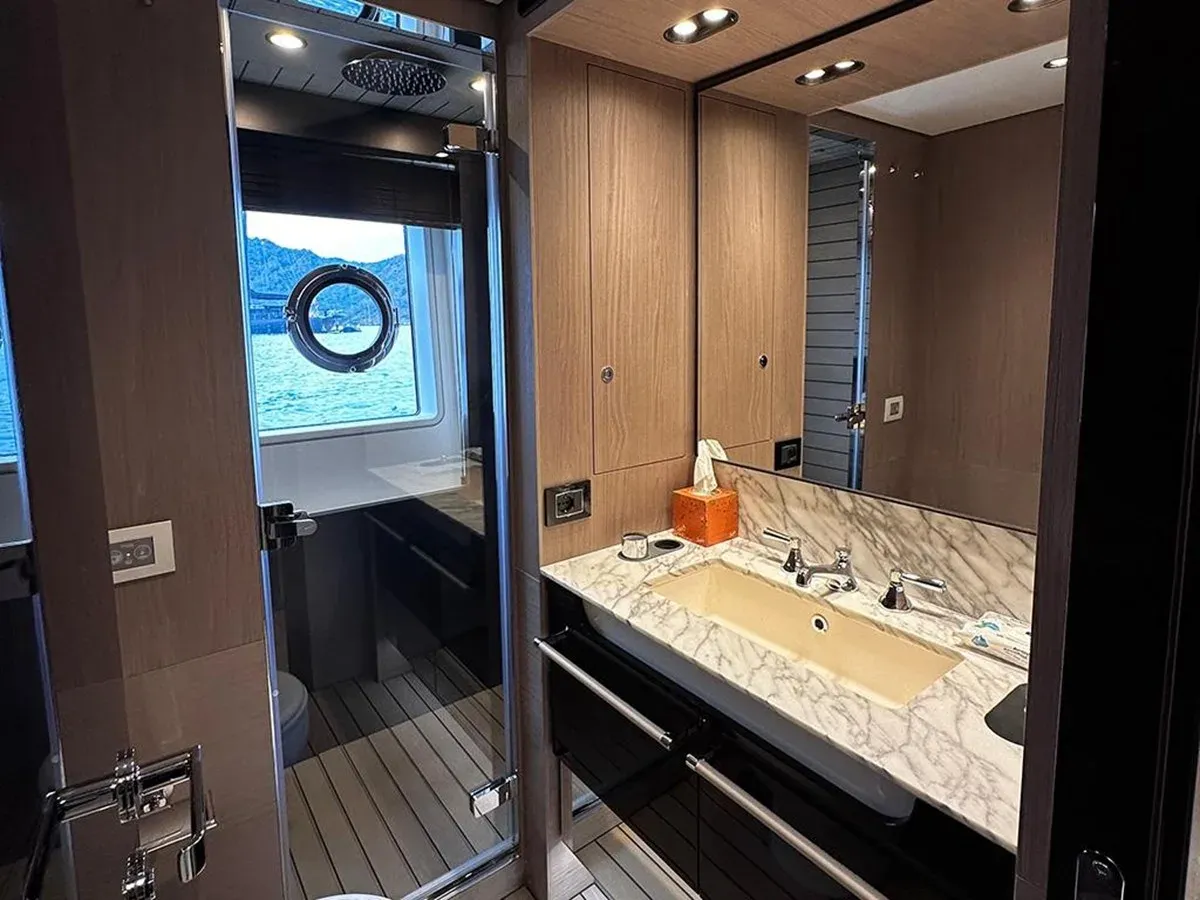 Buy a yacht ALEX10 - Azimut Yachts