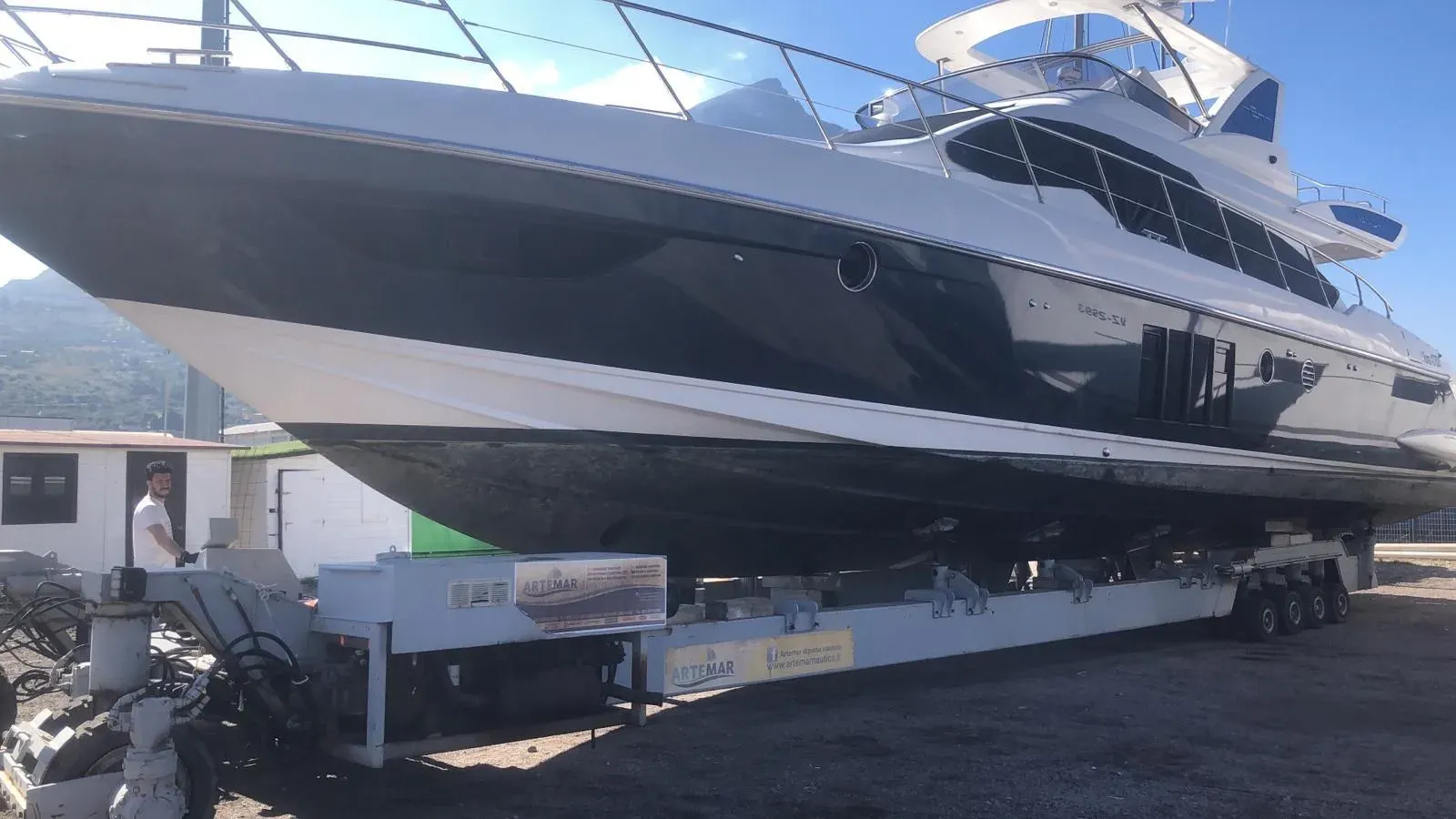 Buy a Azimut 64 Flybridge 64 at Shestakov Yacht Sales