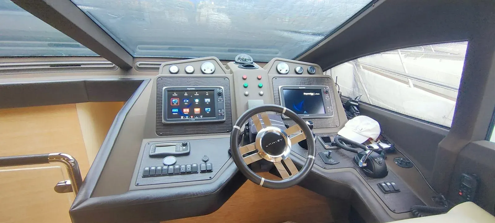 Buy a Azimut 64 Flybridge 64 at Shestakov Yacht Sales