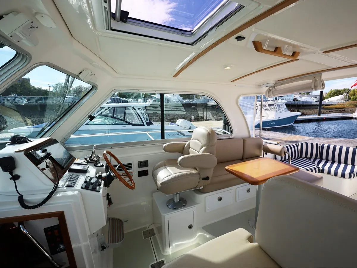Buy a yacht REVERIE 30