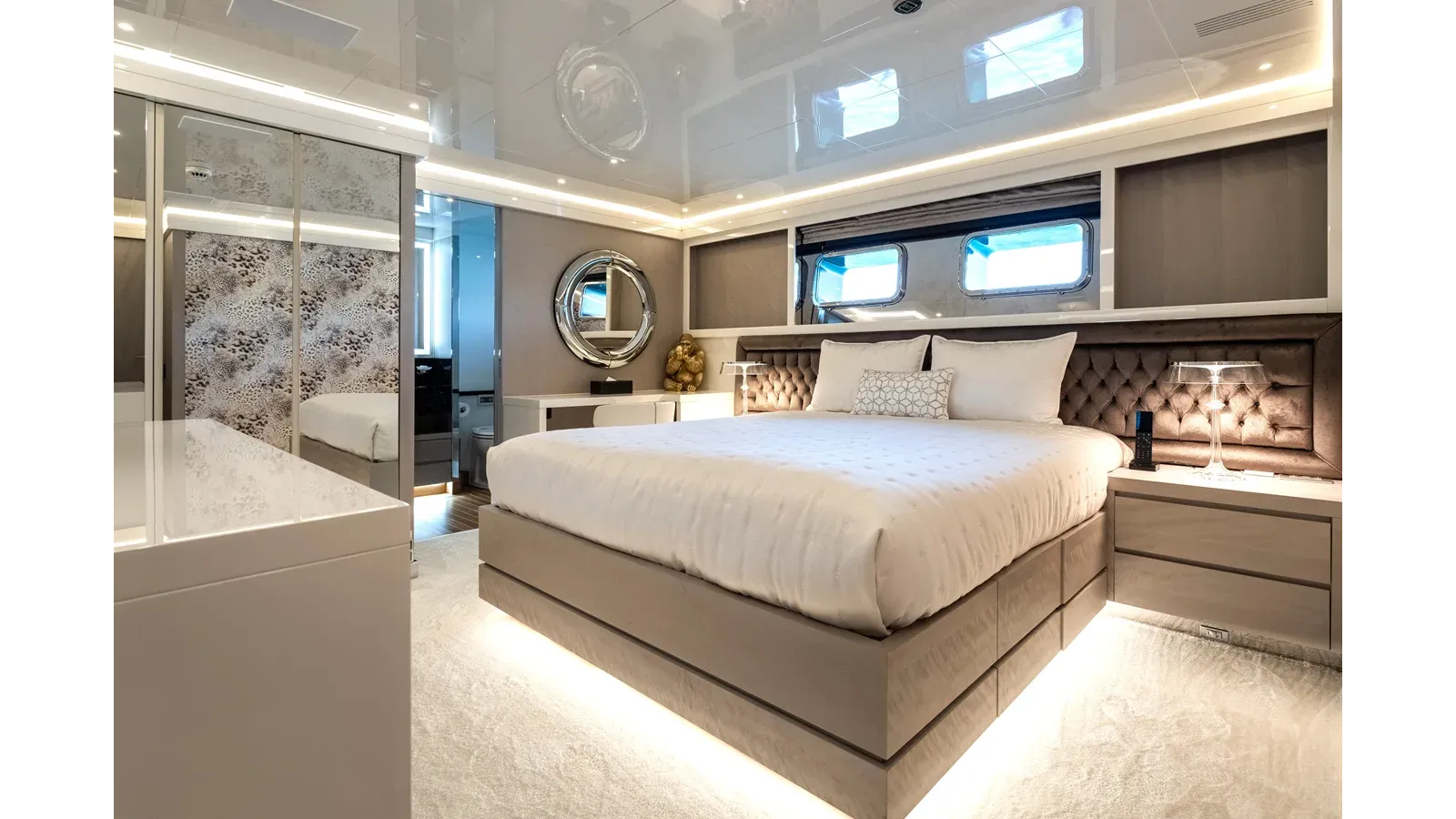 Buy a AQUILA 2004 at Shestakov Yacht Sales