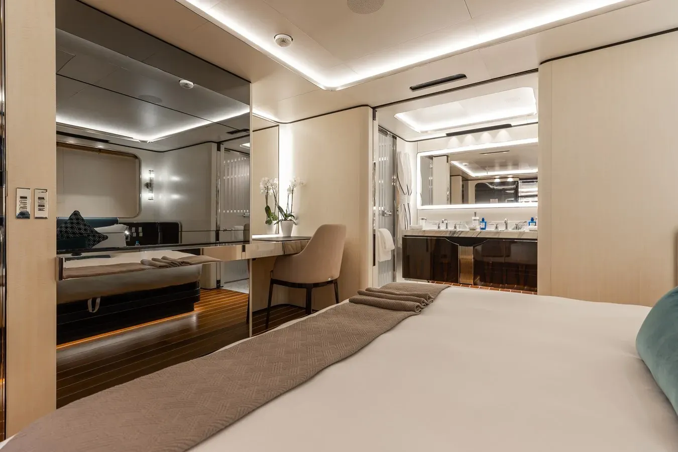 Buy a yacht Daybreak - Baglietto