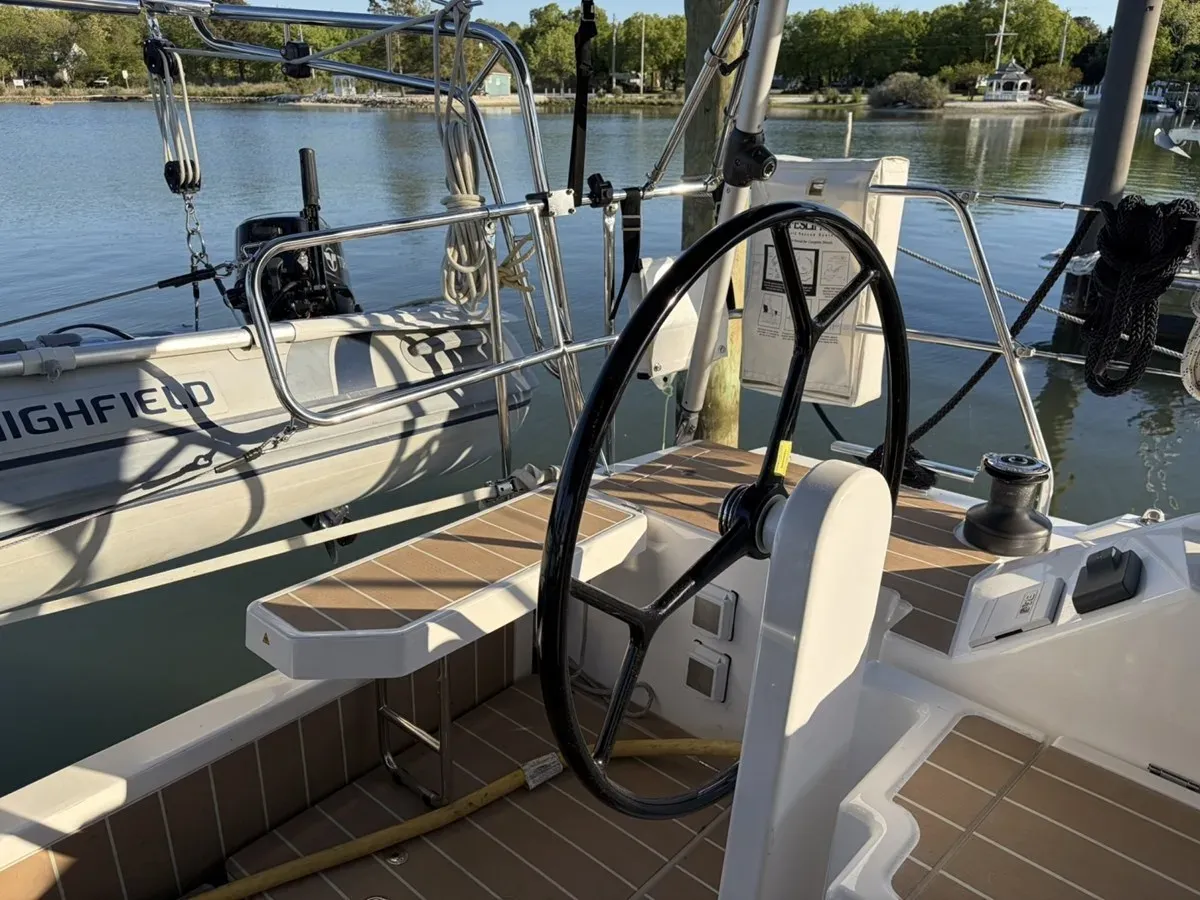 Buy a yacht Wave Dancer 37