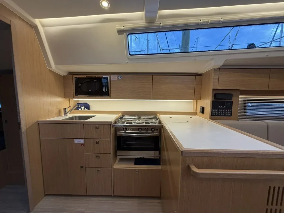 best yacht sales deals Wave Dancer 37