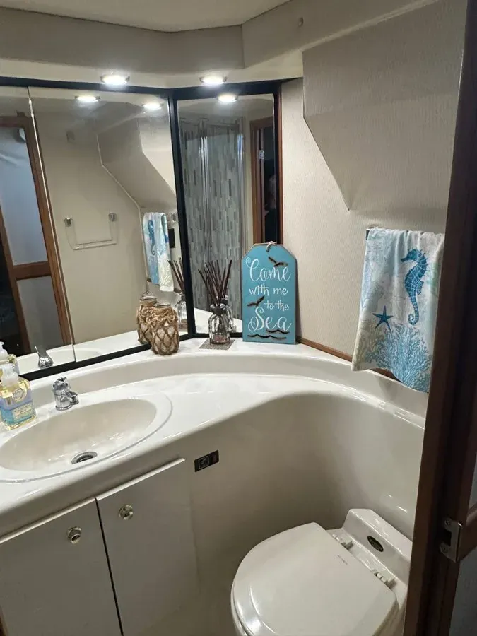 Buy a yacht BEACH HOUSE 4788 Pilothouse