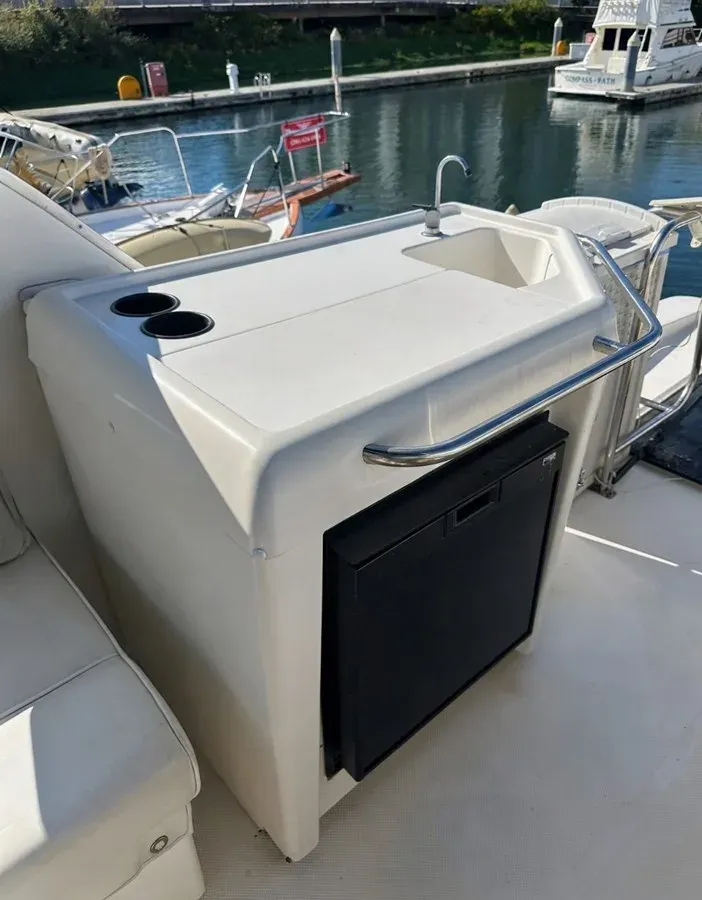 best yacht sales deals BEACH HOUSE 47