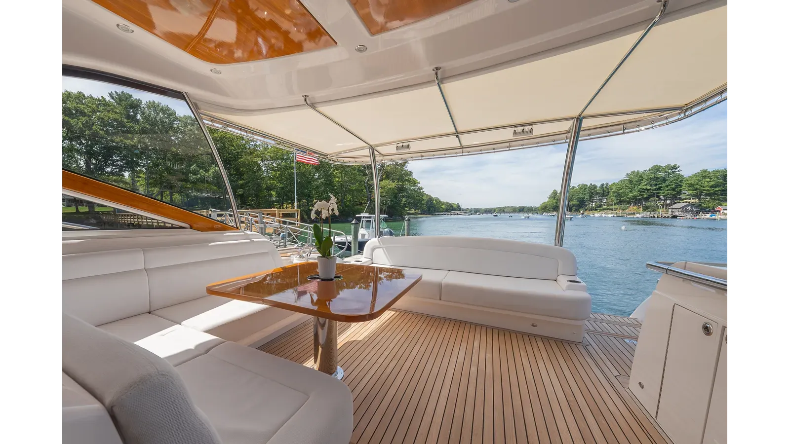 Стоимость яхты LYRICA - BELIZE MOTORYACHT