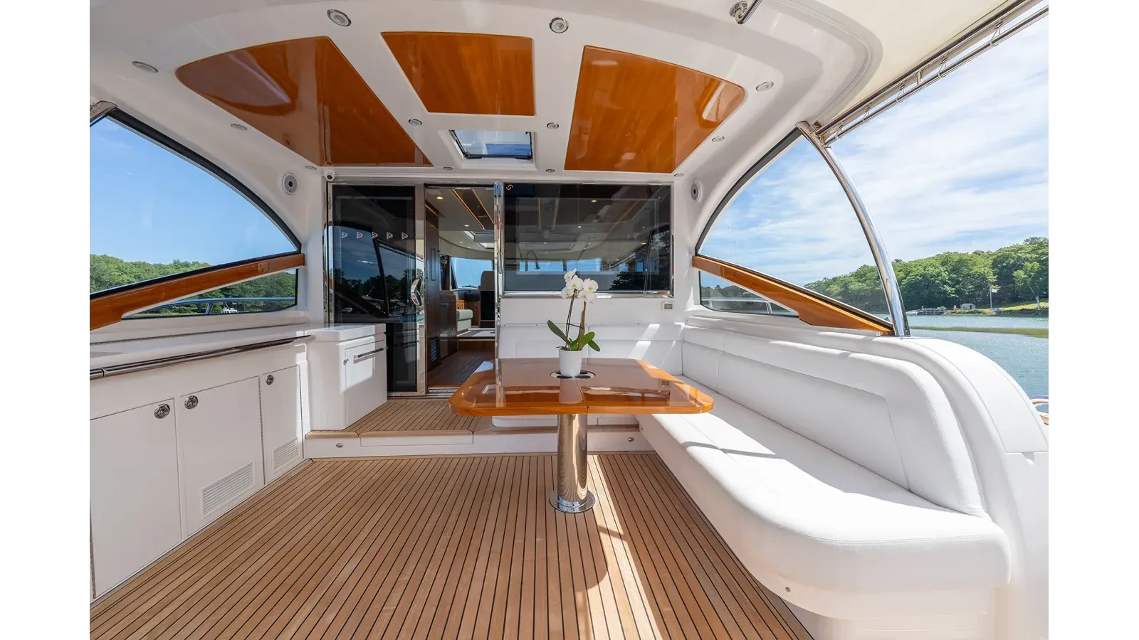 Продажа яхты LYRICA - BELIZE MOTORYACHT