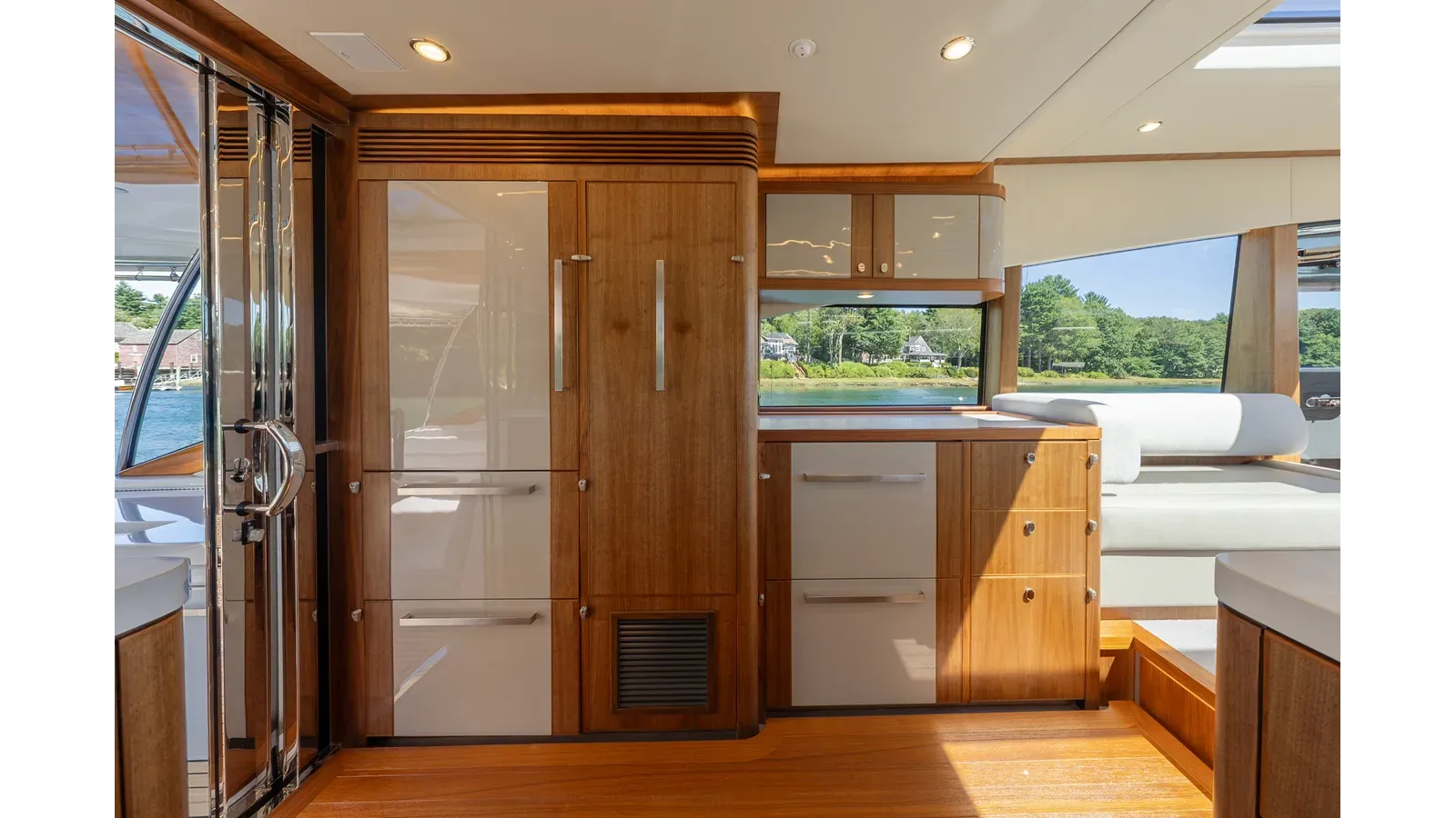 Стоимость яхты LYRICA - BELIZE MOTORYACHT