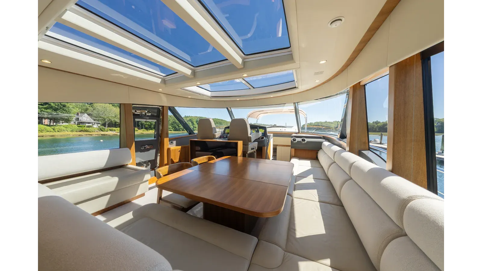 Купить яхту LYRICA - BELIZE MOTORYACHT в Shestakov Yacht Sales