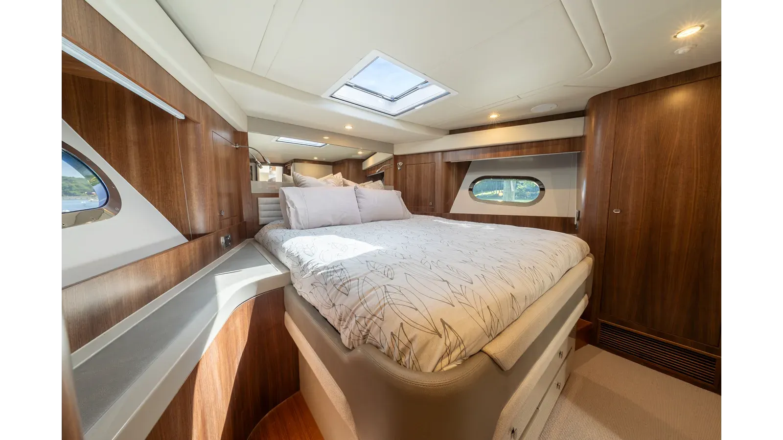 Купить яхту LYRICA в Shestakov Yacht Sales