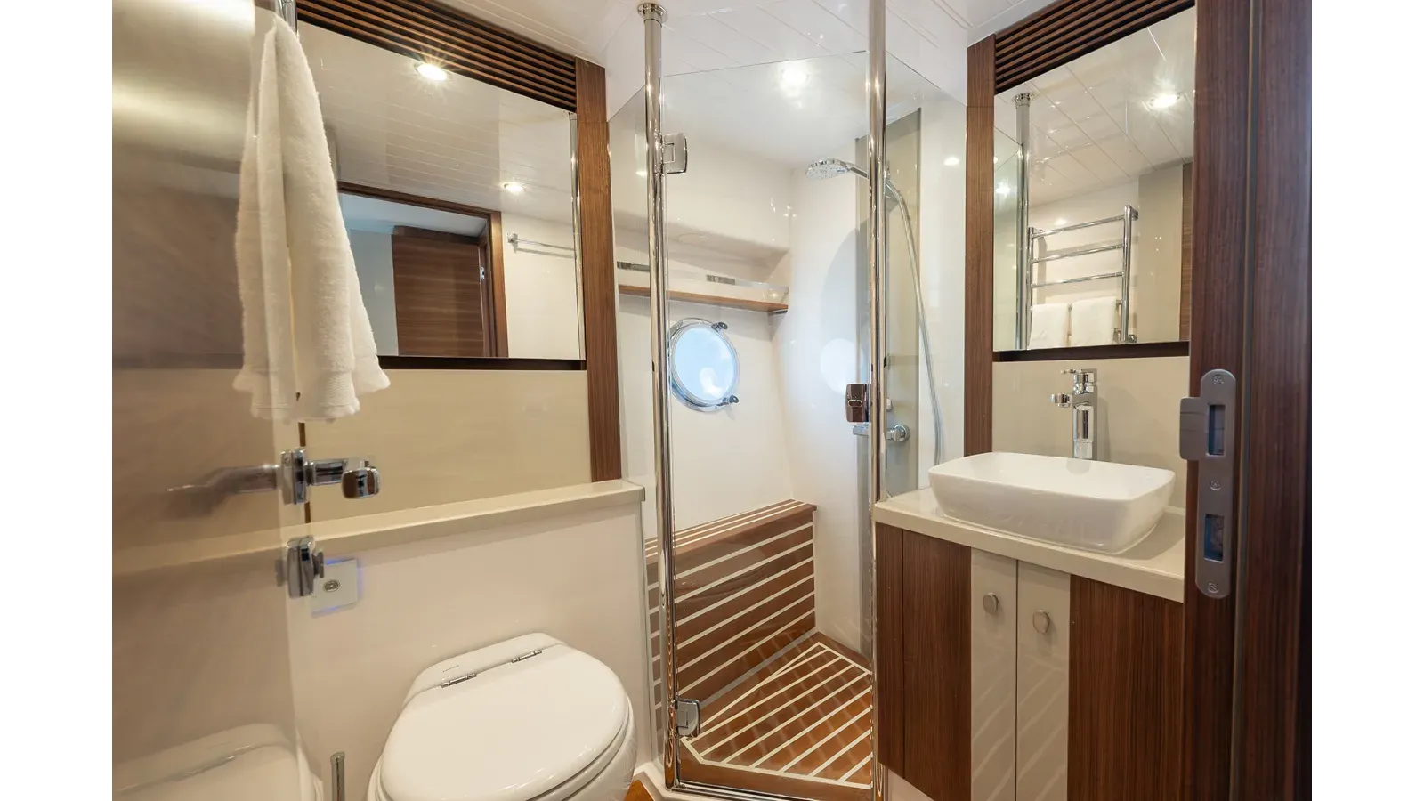 LYRICA - BELIZE MOTORYACHT