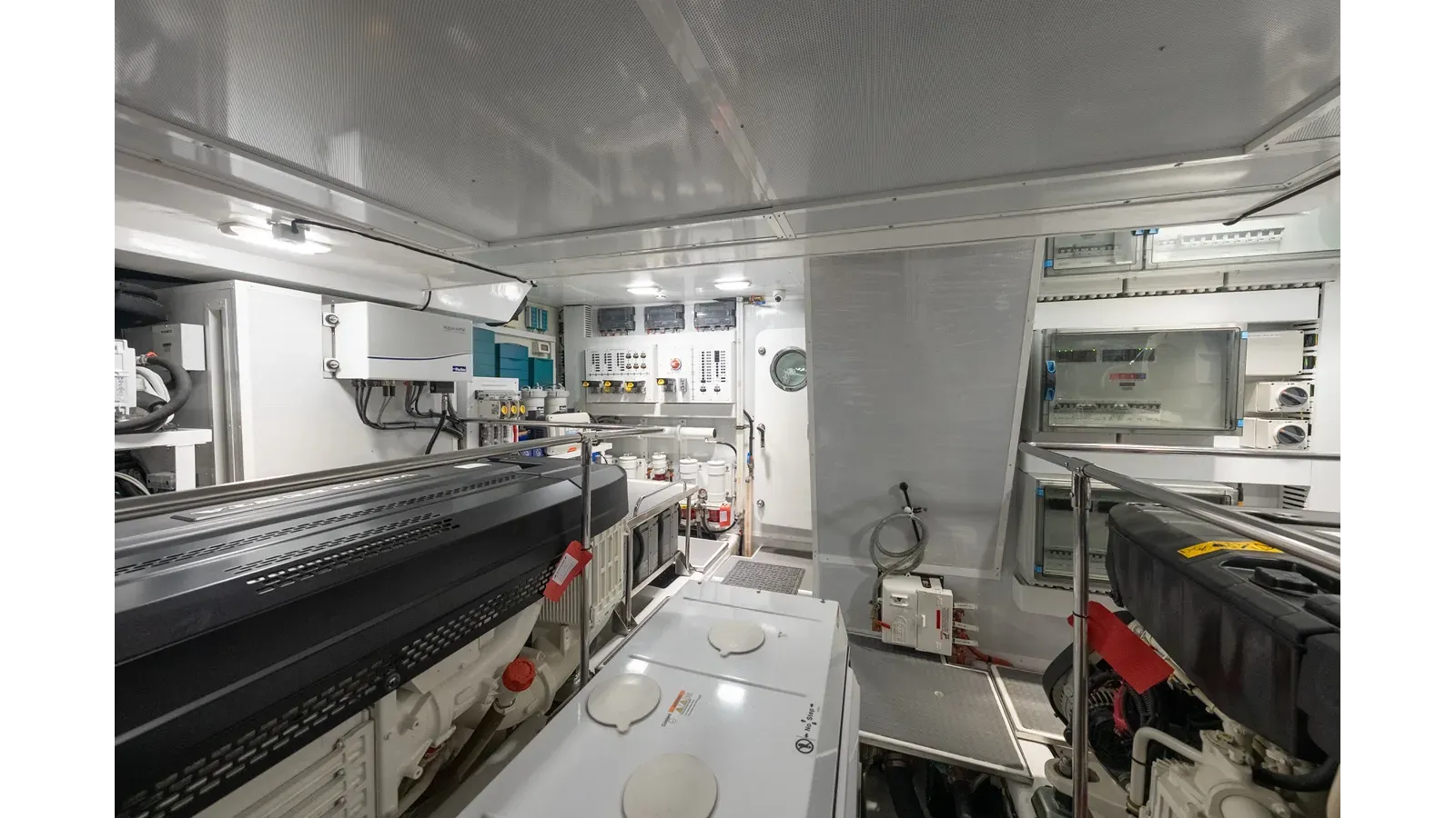 Продажа яхты LYRICA - BELIZE MOTORYACHT