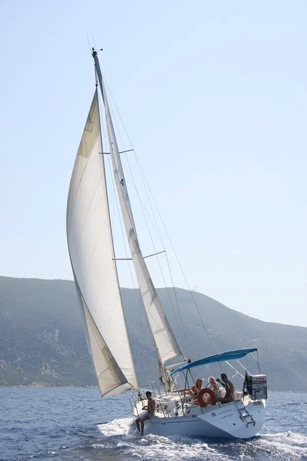 best yacht sales deals TASMAN - Beneteau