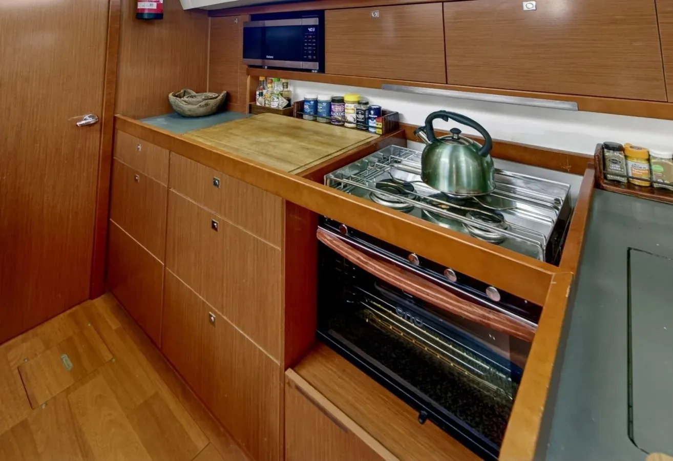 Buy a yacht Tartuga