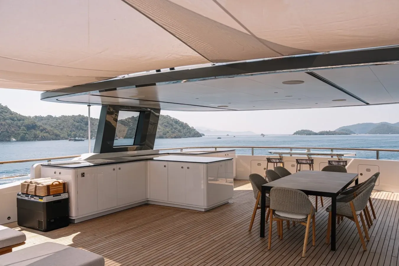 Buy a yacht RAISA B.YOND 37M