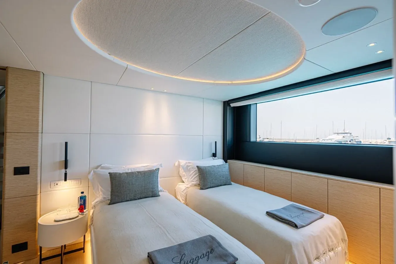the best price on RAISA - Benetti