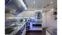 best yacht sales deals SEASCAPE V 2005