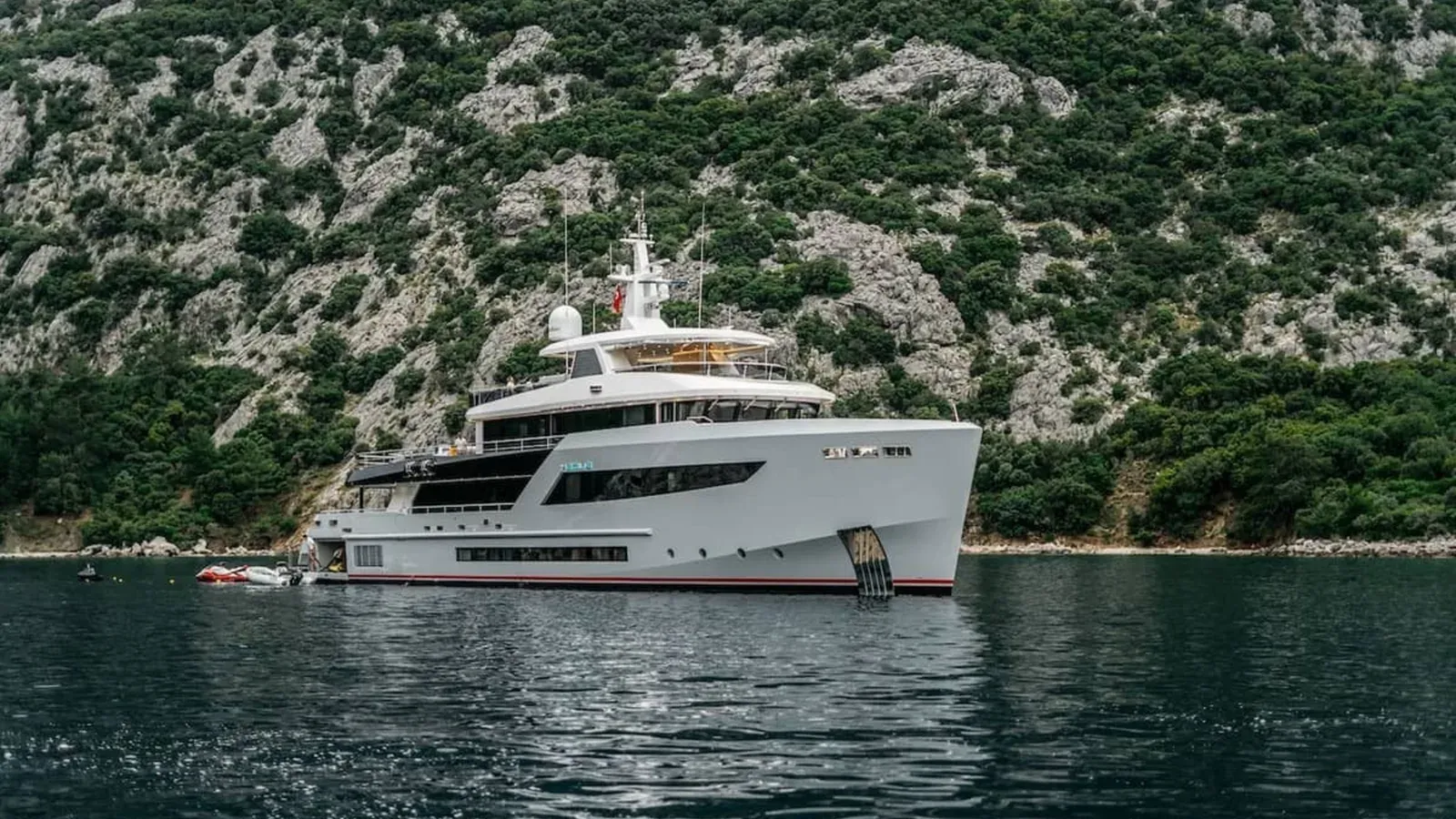 best yacht sales deals HEEUS Bering 145