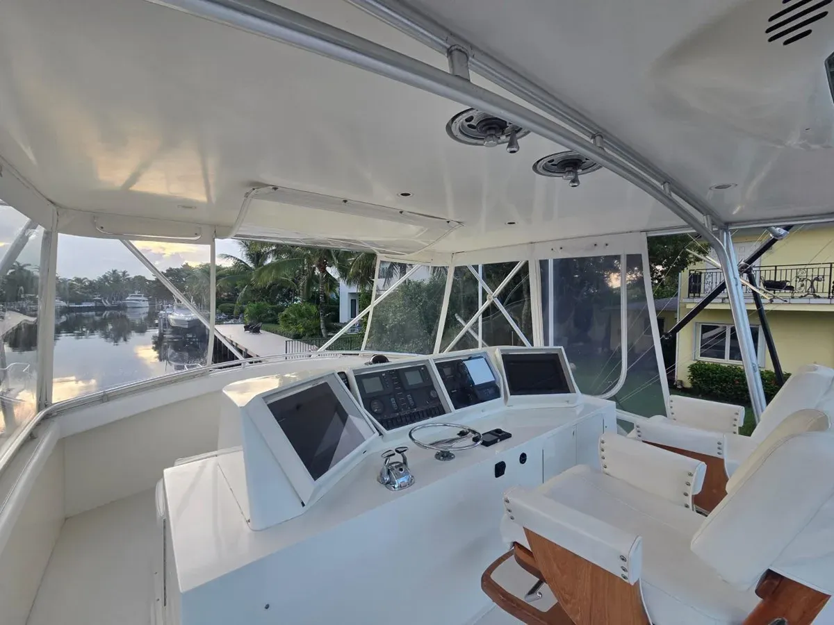 Buy a PARADOX 1984 at Shestakov Yacht Sales