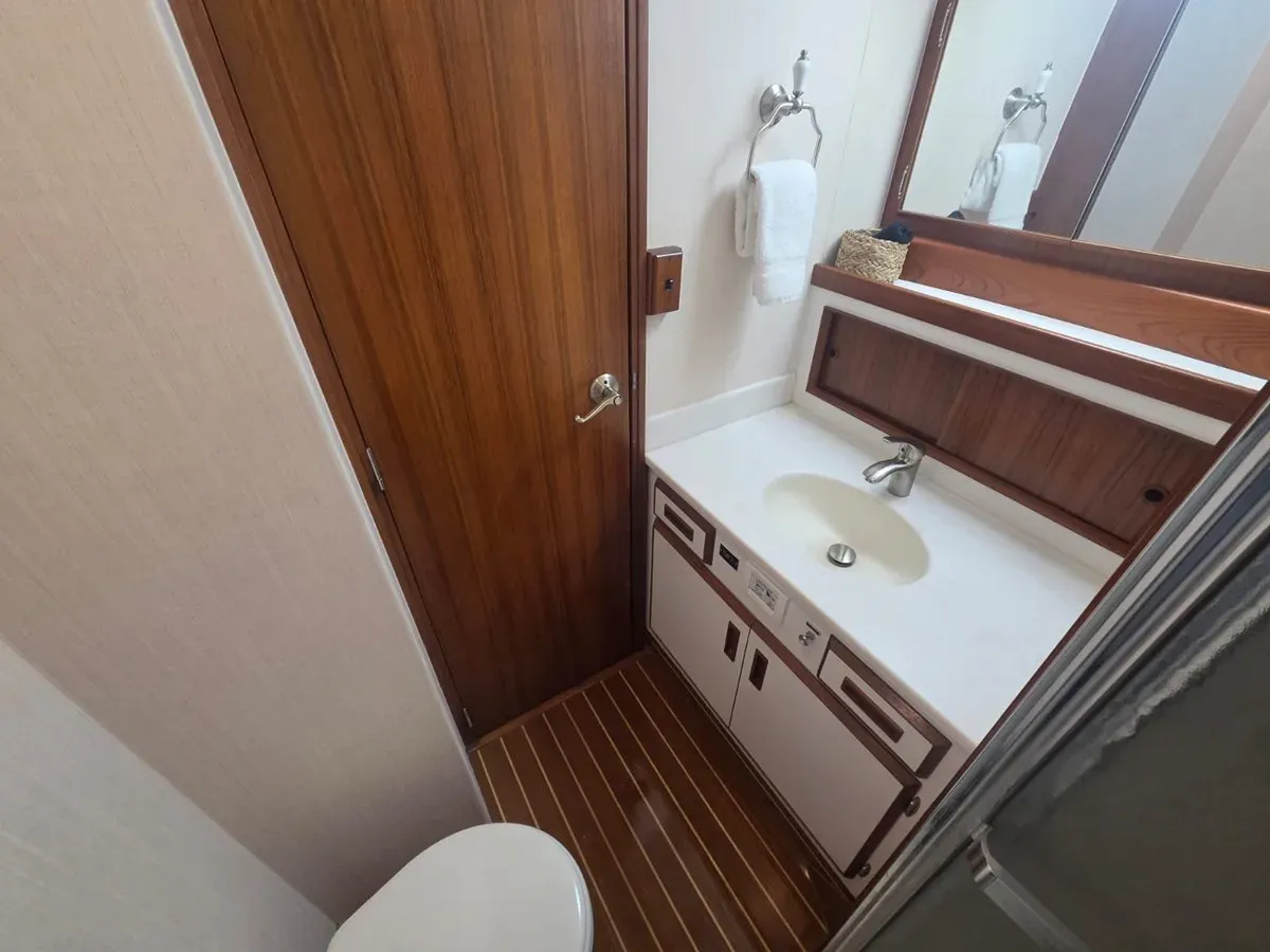 the best price on PARADOX - Bertram Yacht