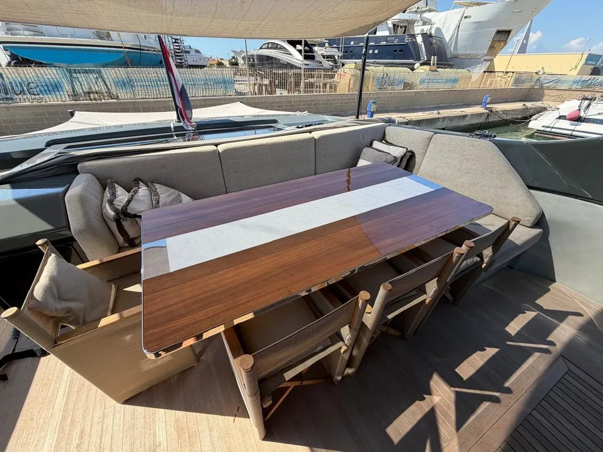 Buy a yacht OUT OF THE BLUE BGX70