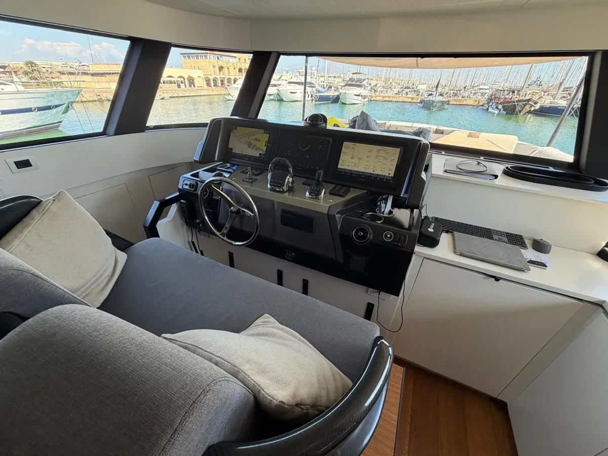 OUT OF THE BLUE 71 yacht sale