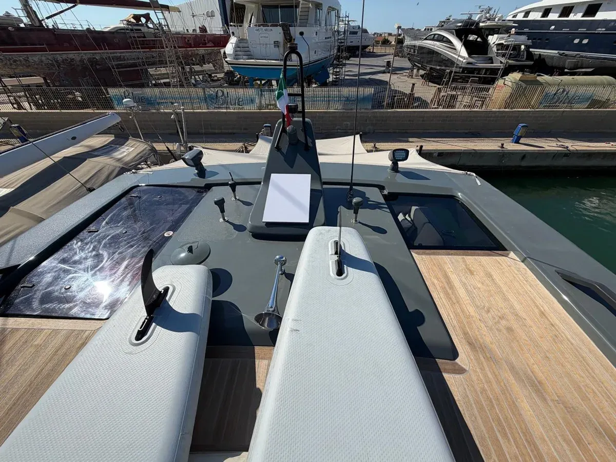 Buy a yacht OUT OF THE BLUE BGX70