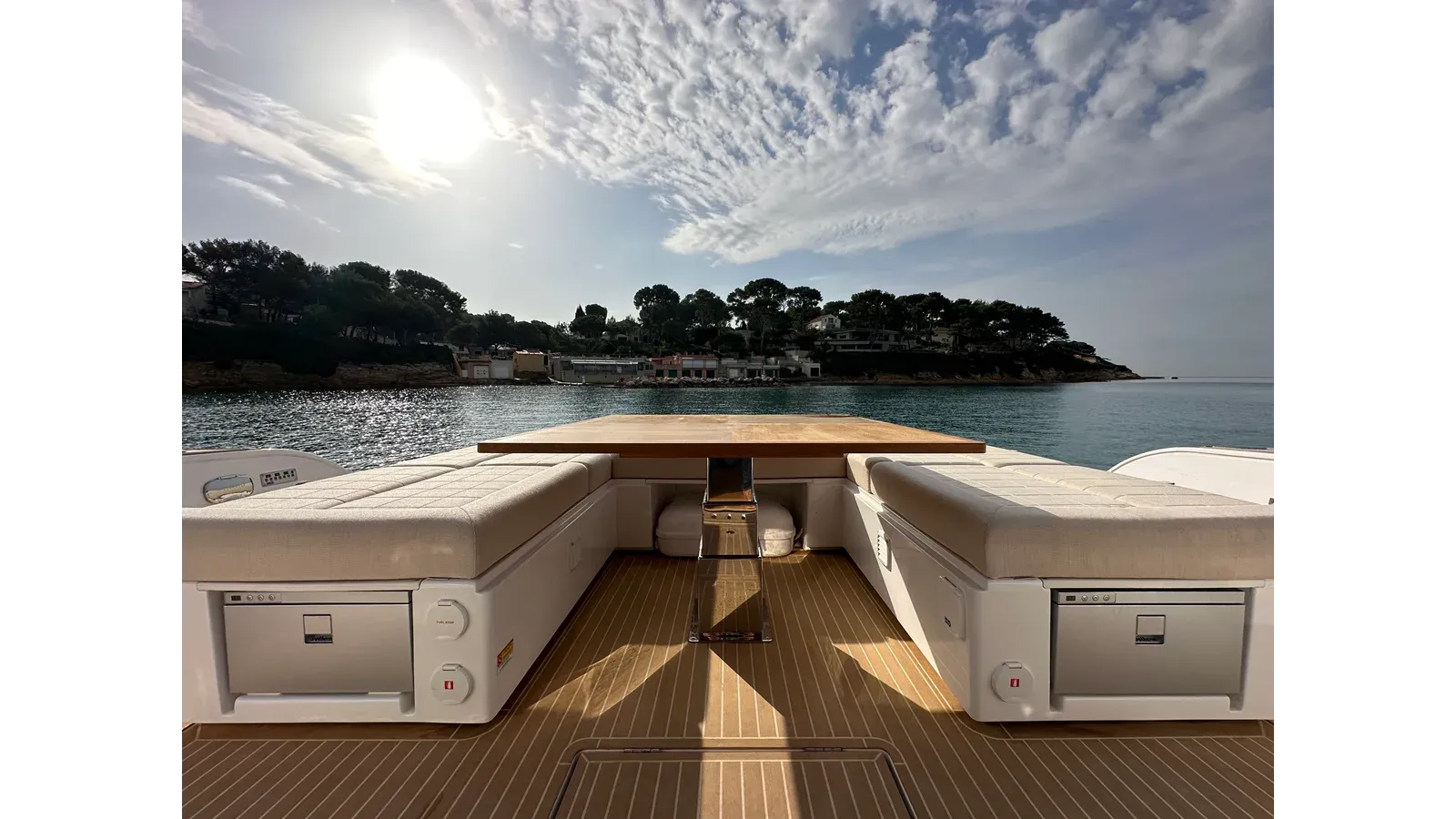Buy a yacht KAYENNE GT 52 galley down