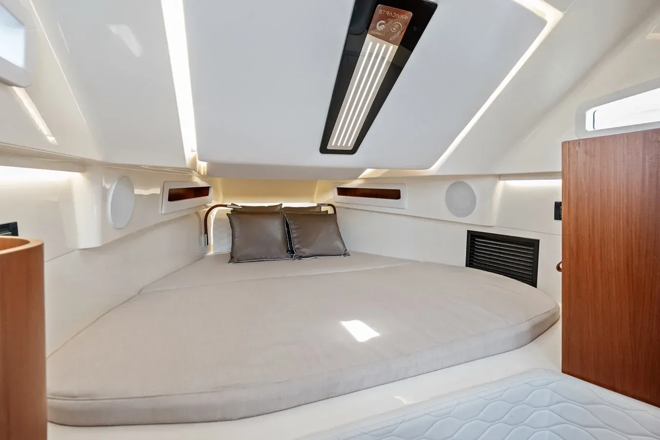 best yacht sales deals Capelli STRADIVARI 43