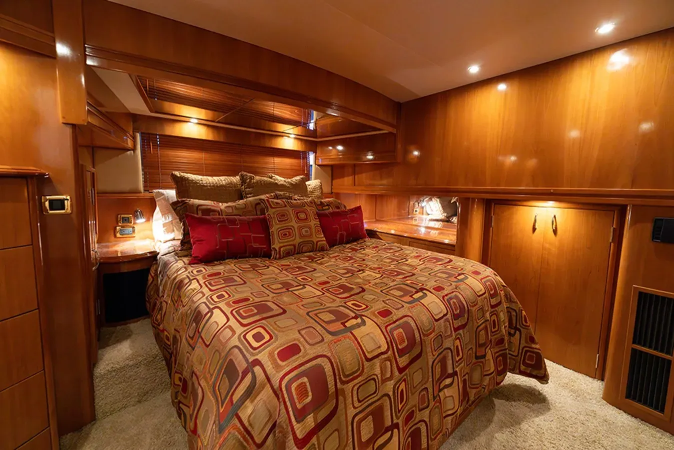 the best price on KAE BELLA - Carver Yachts