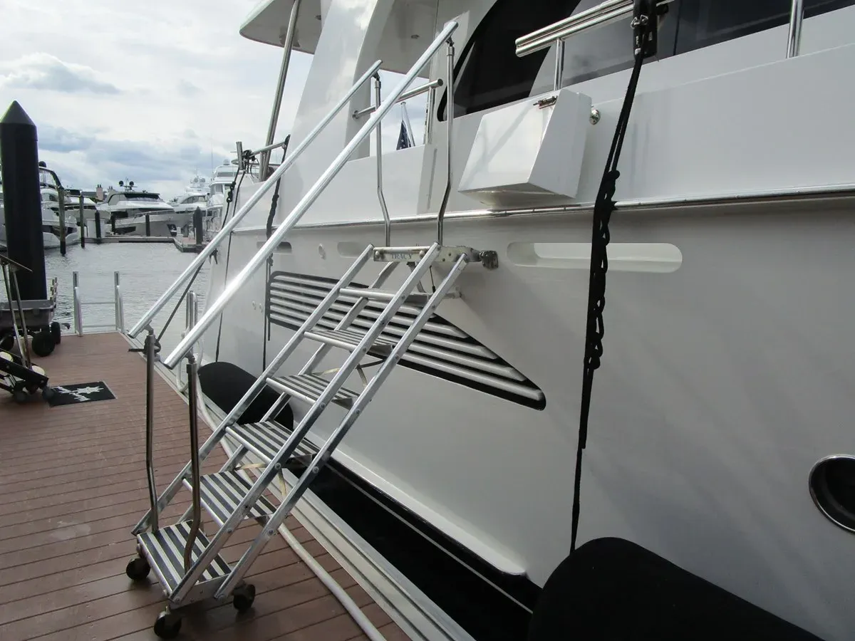 Стоимость яхты FANCIER NANCI Sport Motor Yacht