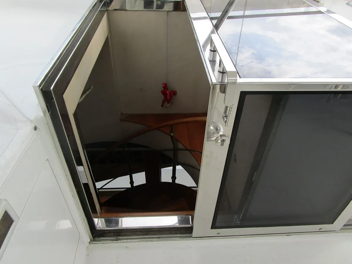 Купить яхту FANCIER NANCI 2002 в Shestakov Yacht Sales