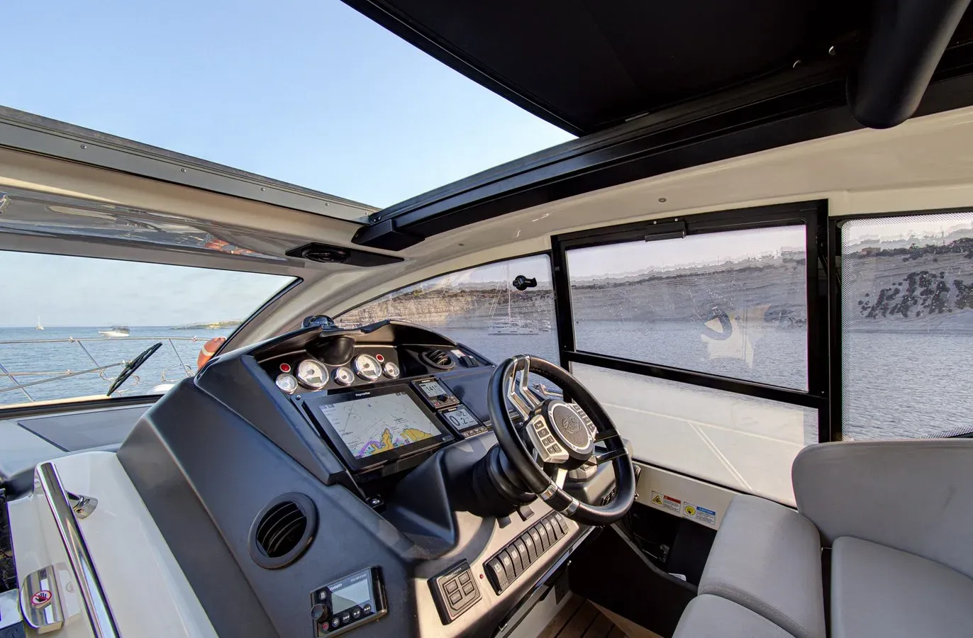Buy a yacht Thaumasia - Cranchi