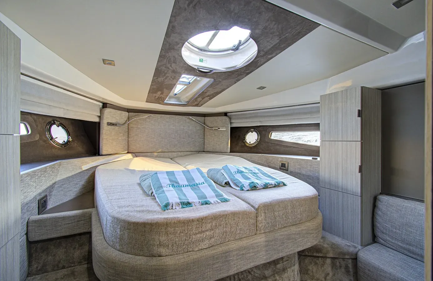 the best price on Thaumasia 44