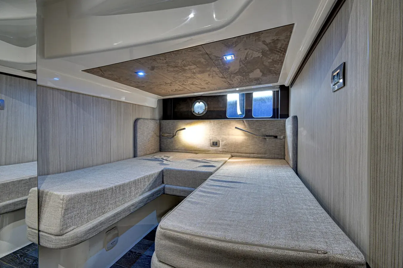 Buy a Thaumasia - Cranchi at Shestakov Yacht Sales
