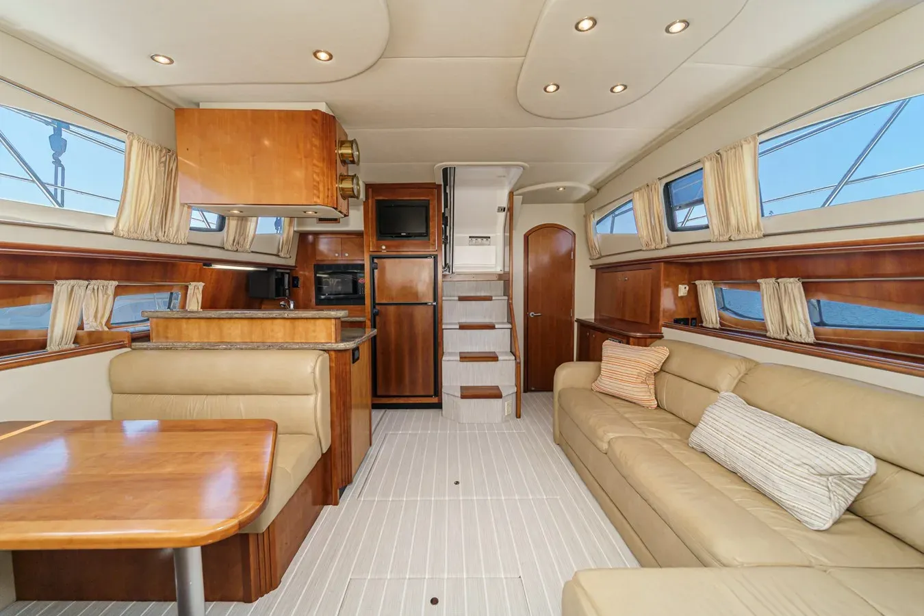 the best price on CRUISERS YACHTS 415 2008