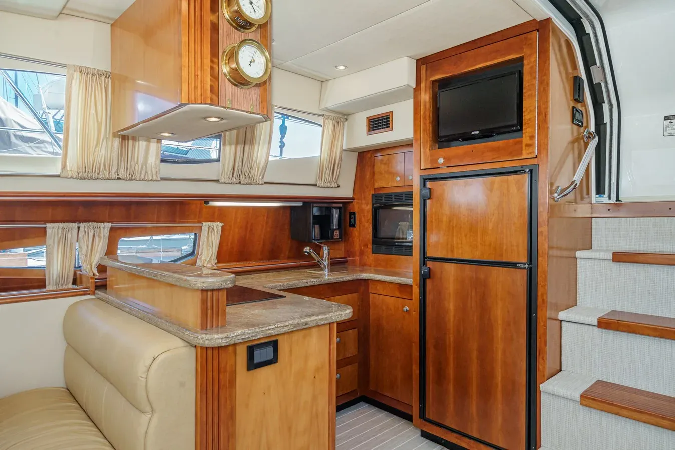 CRUISERS YACHTS 415 yacht sale