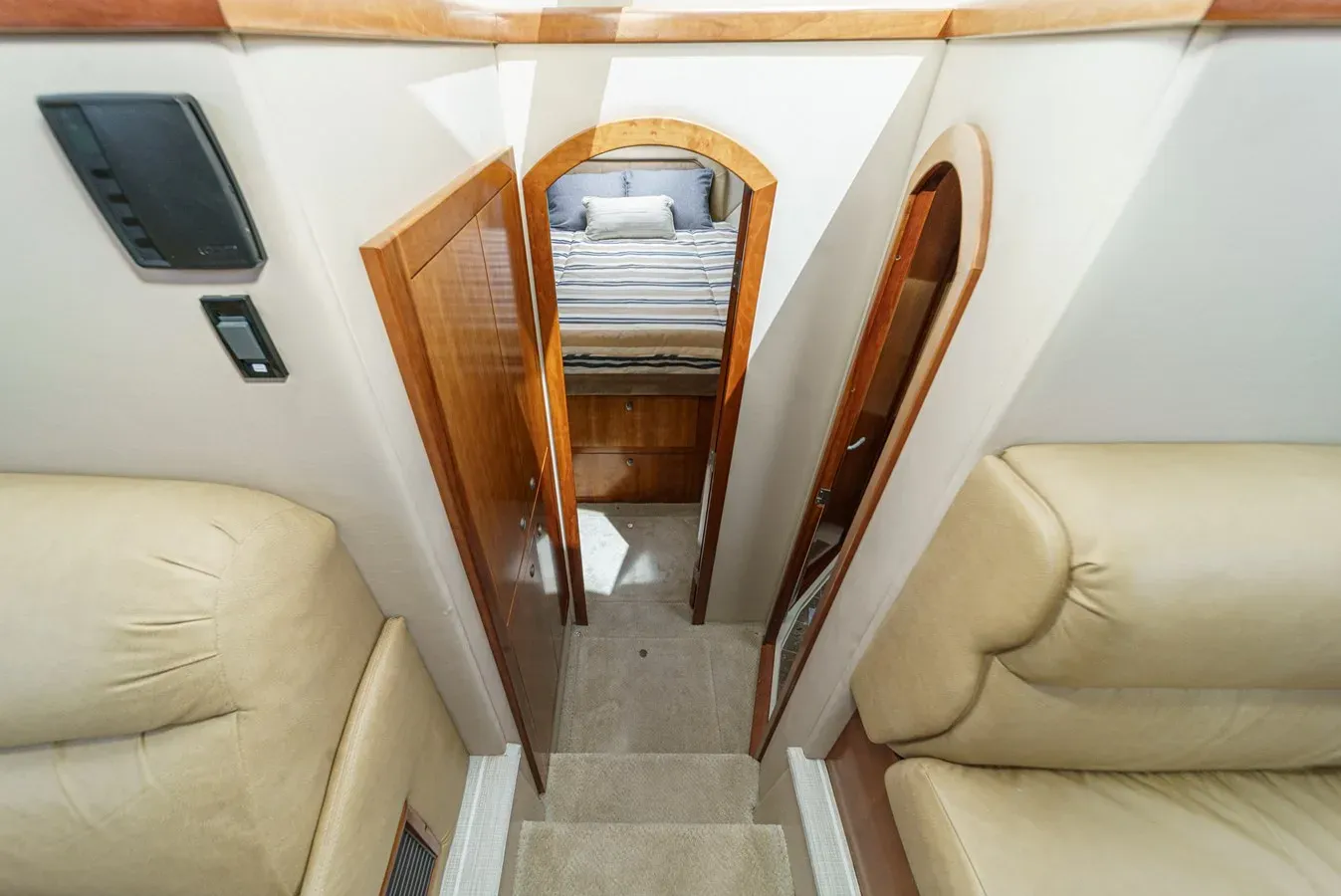 CRUISERS YACHTS 415 42 yacht sale