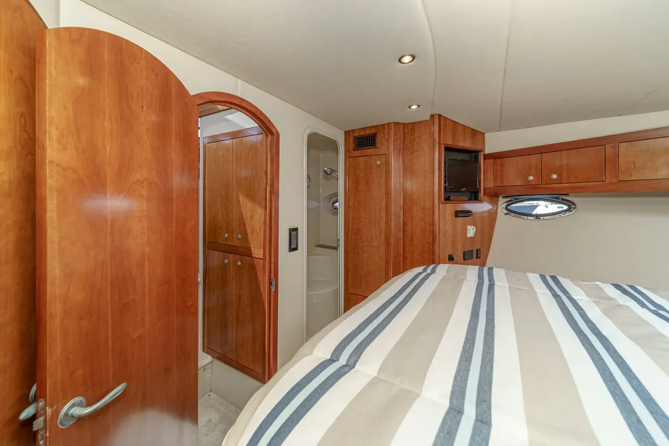 Buy a yacht CRUISERS YACHTS 415