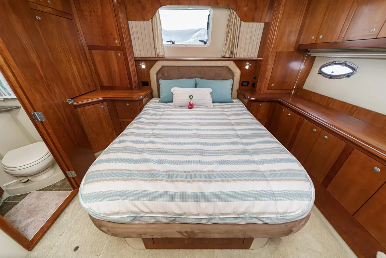 the best price on CRUISERS YACHTS 415 - Cruisers Yachts