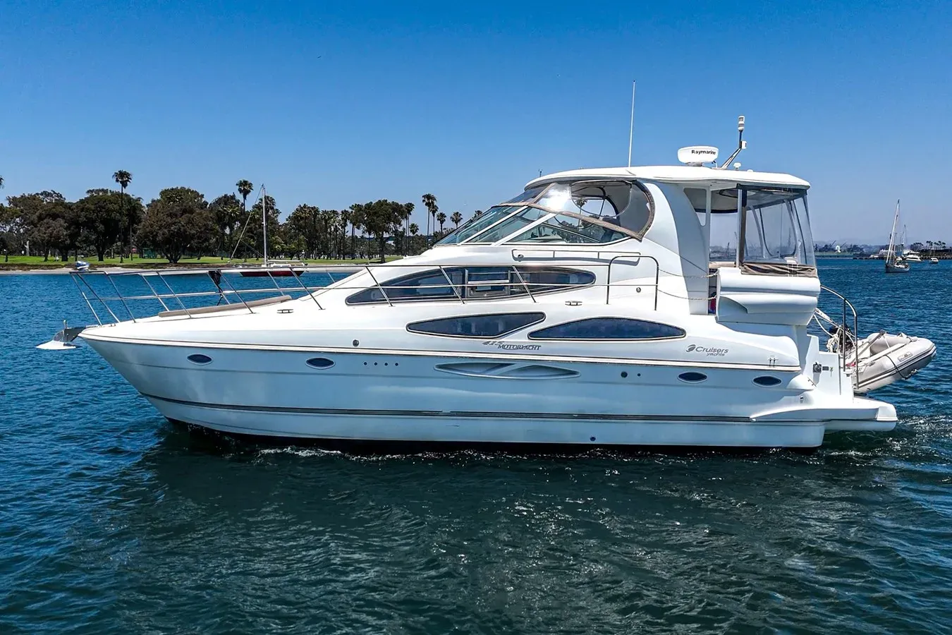 Buy a CRUISERS YACHTS 415 415 at Shestakov Yacht Sales