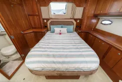 the best price on CRUISERS YACHTS 415 - Cruisers Yachts