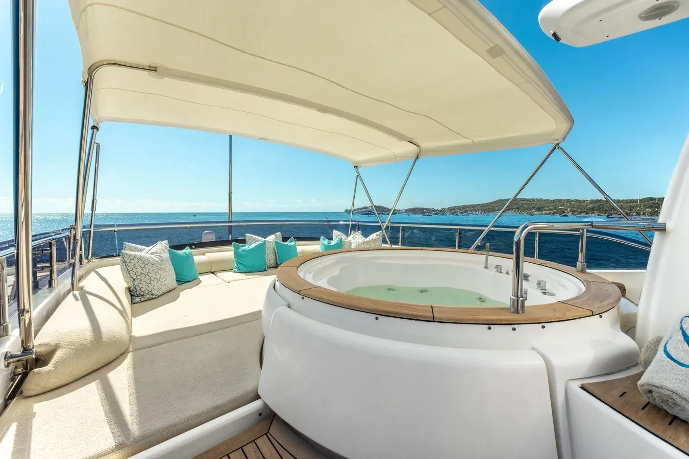 Buy a yacht CENTURION - Custom Line