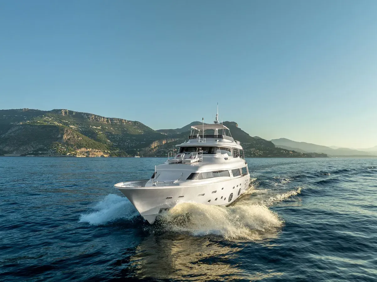 CENTURION - Custom Line yacht sale