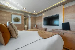 Buy a yacht CENTURION 107