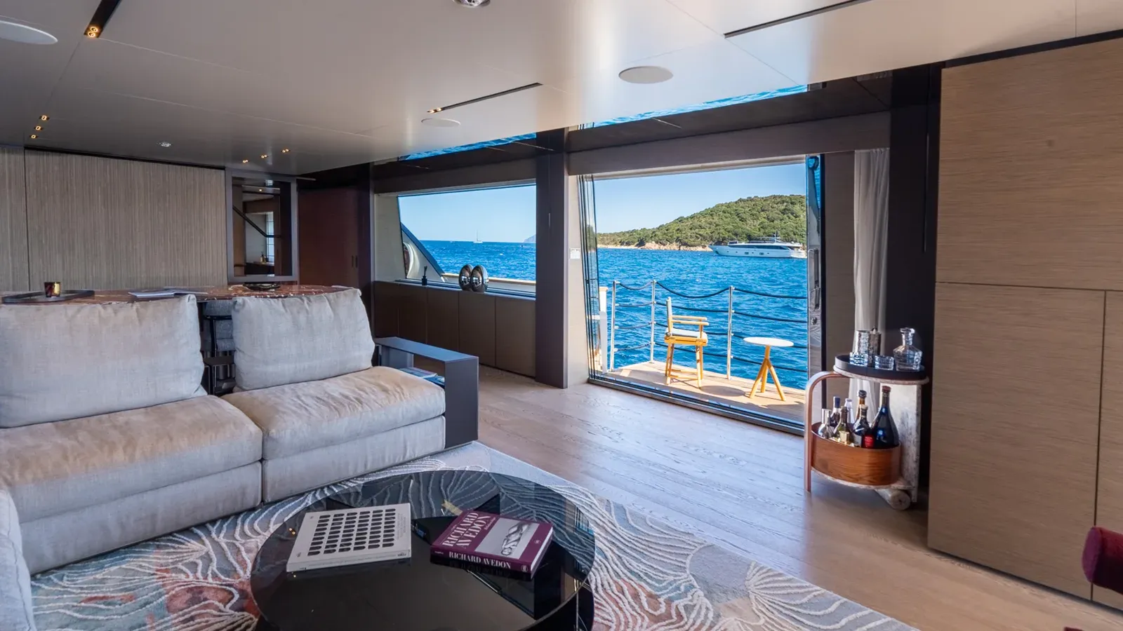 QUEEN J III - Custom Line yacht sale