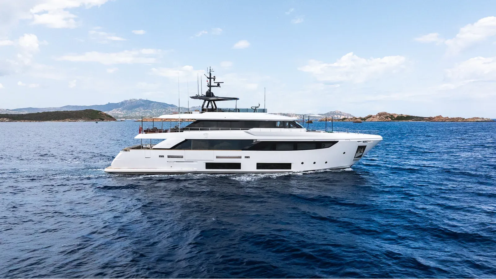 the best price on QUEEN J III