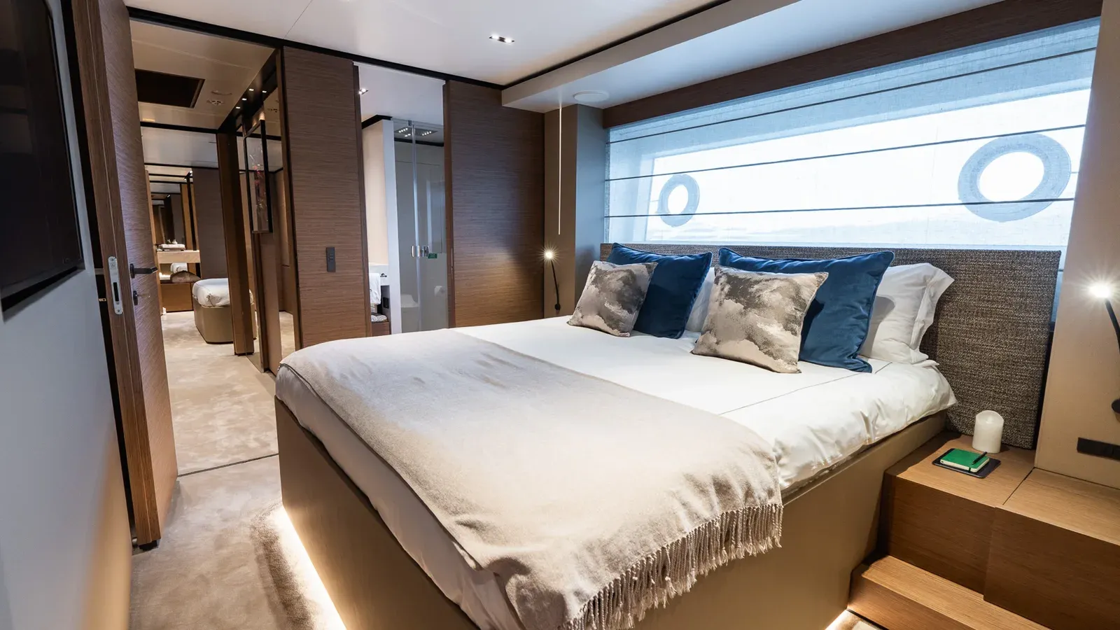 Buy a yacht QUEEN J III - Custom Line
